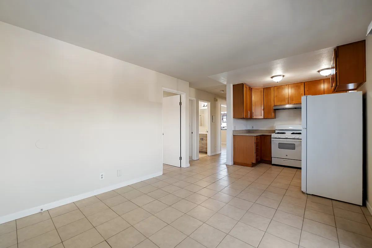 Building Photo - 1729 E 15th St #4