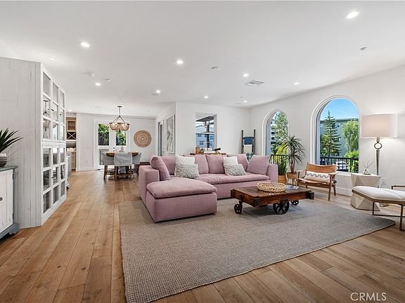 2nd image of 407 Avenida Santa Barbara #A