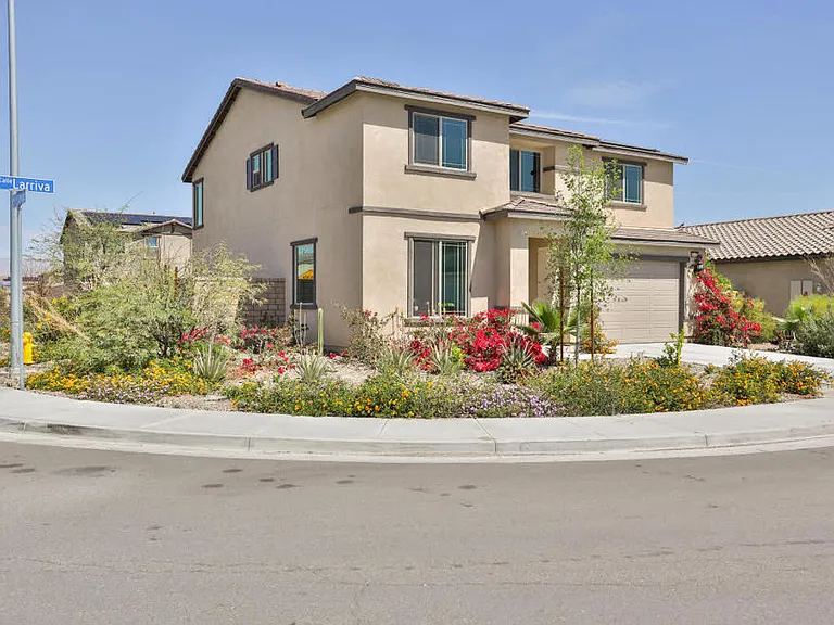 84422 Calle Larriva — Photo 2