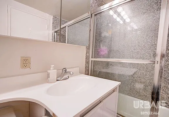 Rented by Urbane Brokerage | media 10