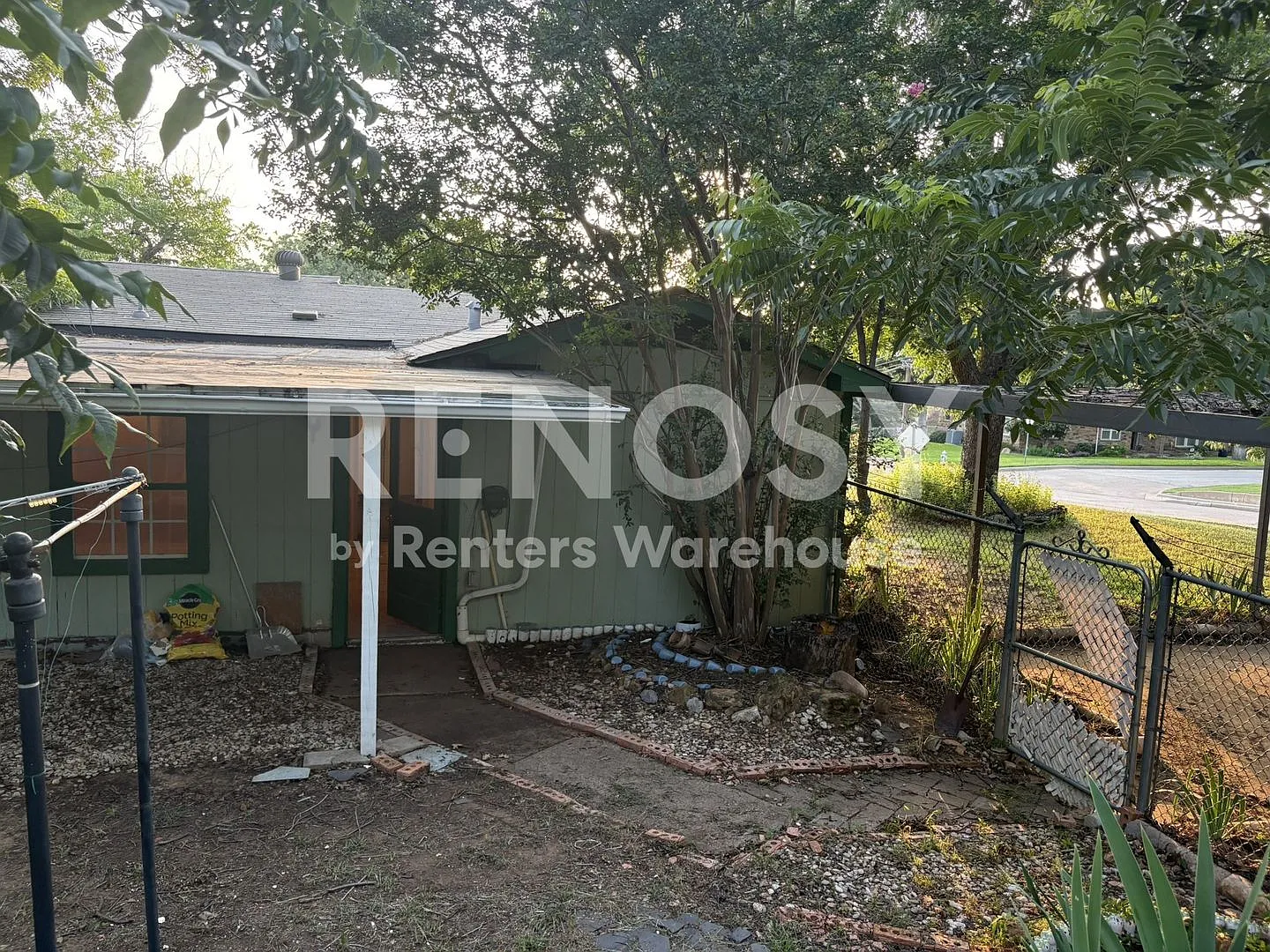 Great Location in South Arlington — Photo 4
