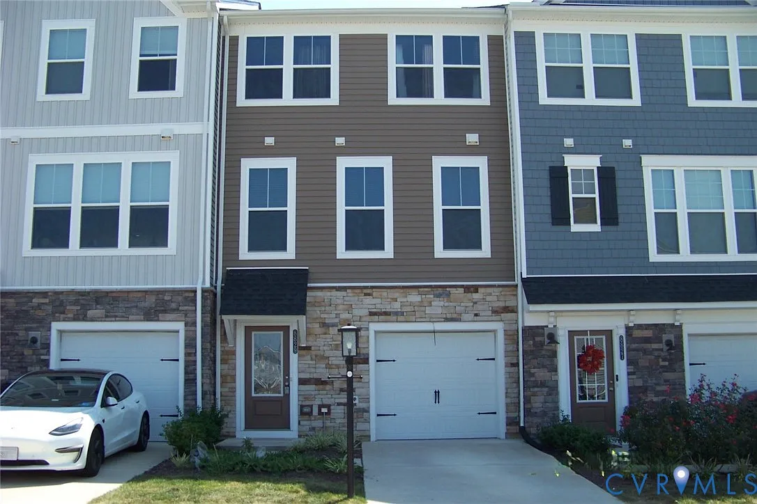 4 bed, 4.0 bath, 2400 sqft, $2,750 — Photo 1