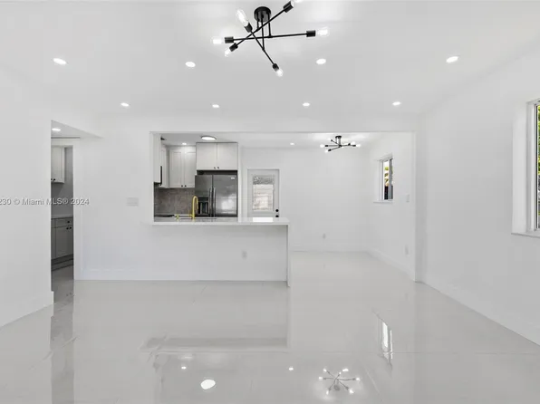 10860 SW 40th Ter, Miami, FL 33165