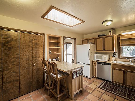 4th image of 104 San Salvador Ln