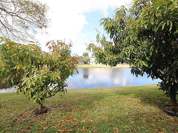 5th image of 1581 Bobolink Ln