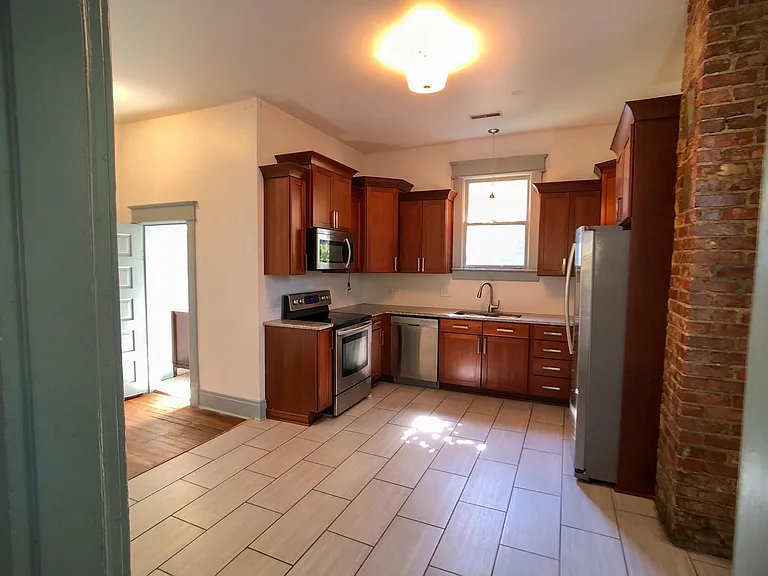 1813 Elliott Ave — Photo 28