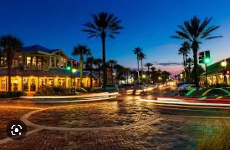 AB/Neptune TownCenter w/ lots of great restaurants & shops