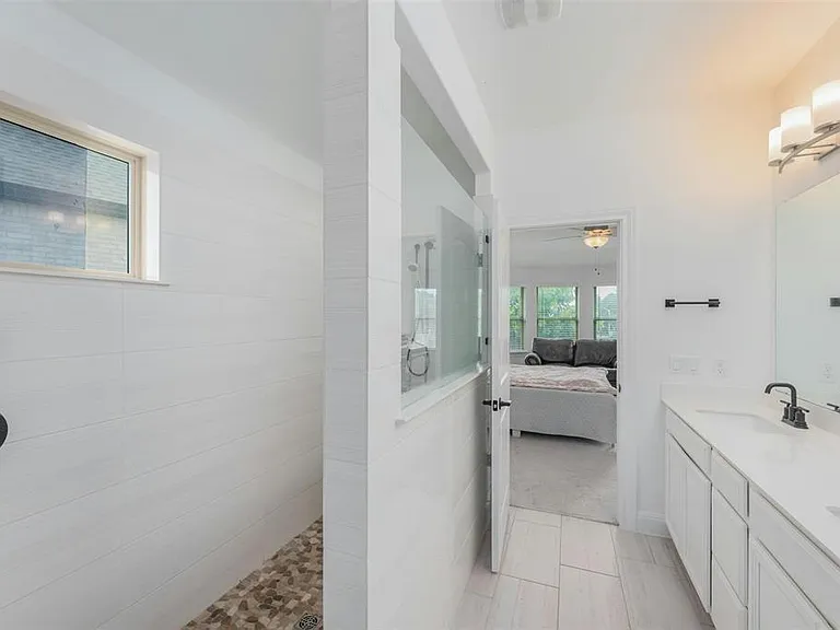 1808 Donetto Dr — Photo 9