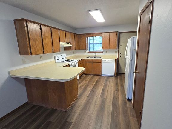 5th image of 542 E O St