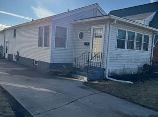 317 7th Ave N, Clinton, IA 52732