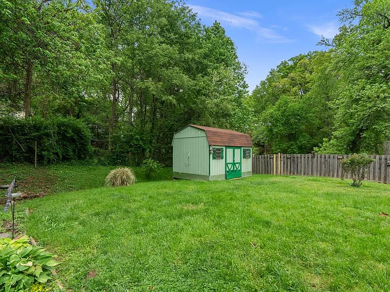 308 Clagett Dr — Photo 29