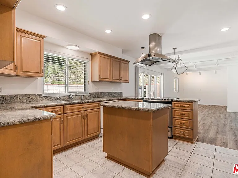 1181 Somera Rd — Photo 12