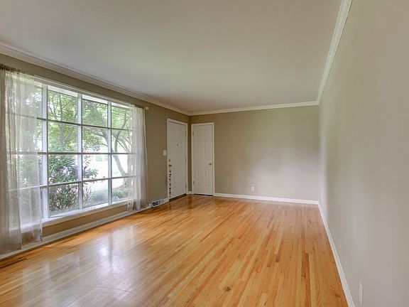 4th image of 2144 Memorial Dr