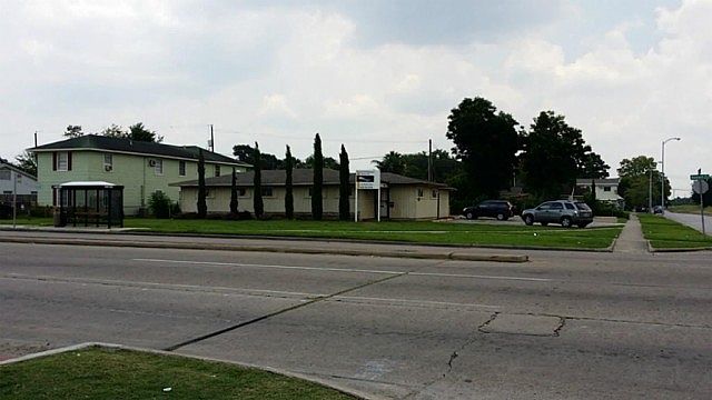 1st image of 8465 Howard Dr