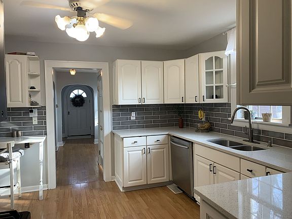 2nd image of 502 S Neltnor Blvd