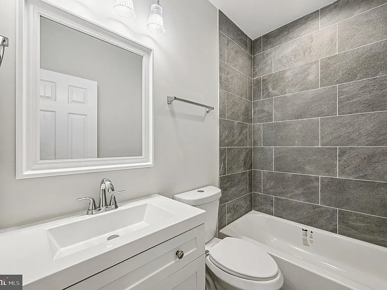 750 Reservoir St #A — Photo 16