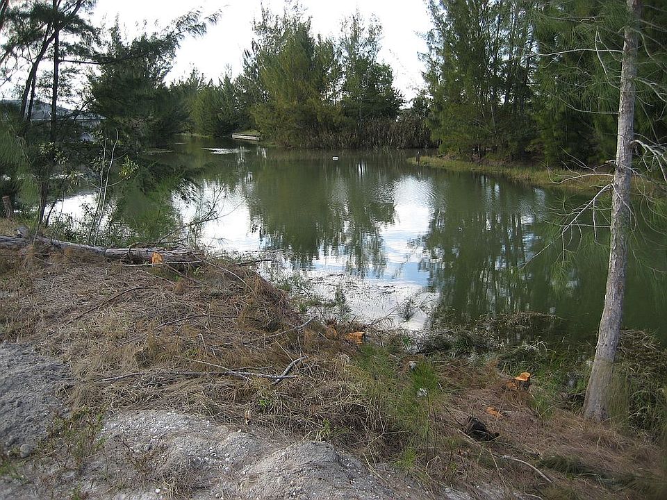 1st image of 413 SW 26th Ter