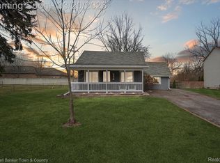 29204 Bretton St, Livonia, MI 48152