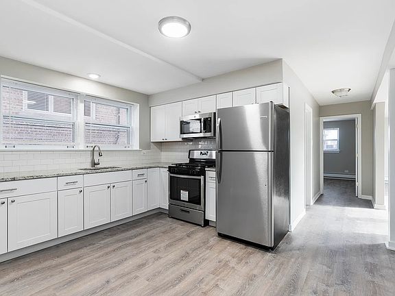 2nd image of 5358 S Narragansett Ave #1