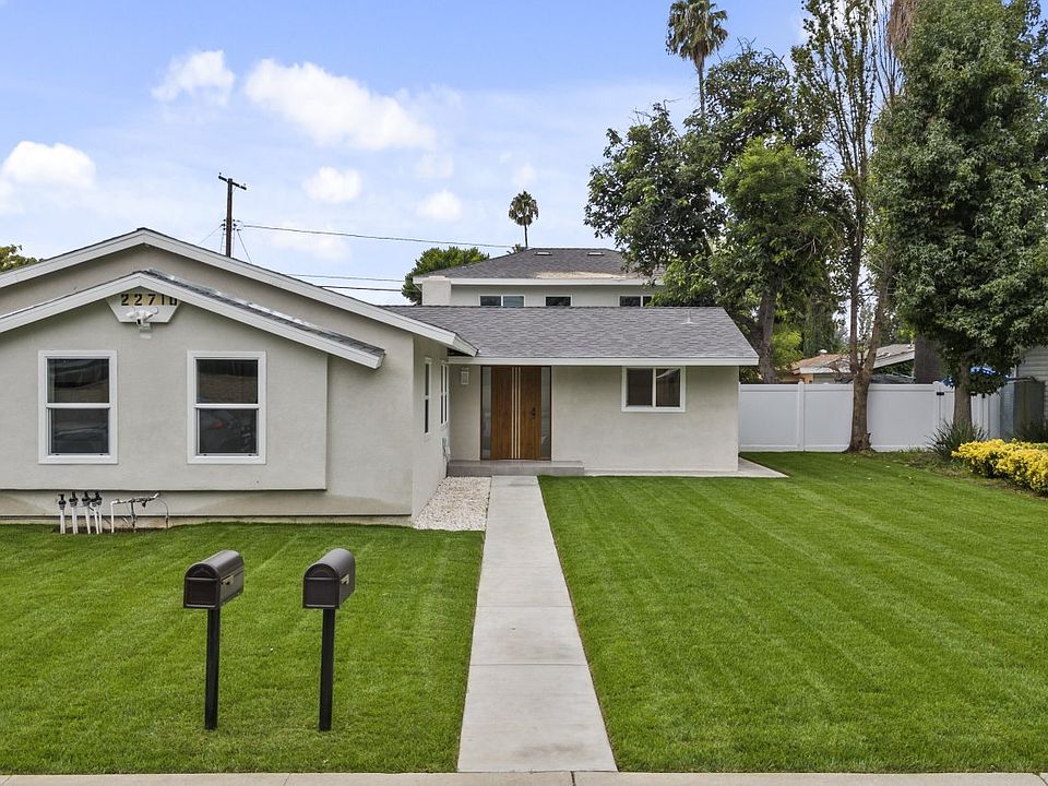 1st image of 22710 Saticoy St