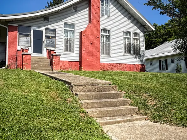 106 College Ave, Paoli, IN 47454