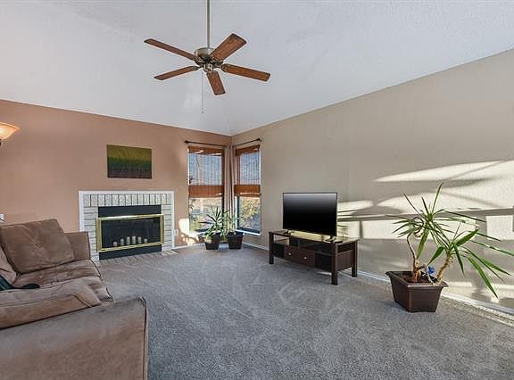 5th image of 1313 Jasmine Dr
