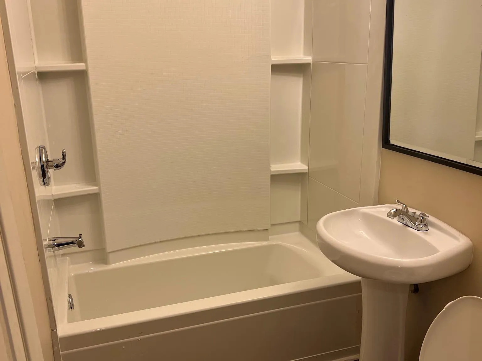 2 bed, 700 sqft, $995 — Photo 3