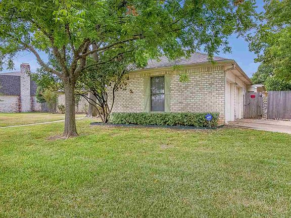 2nd image of 1124 Knotty Oaks Dr