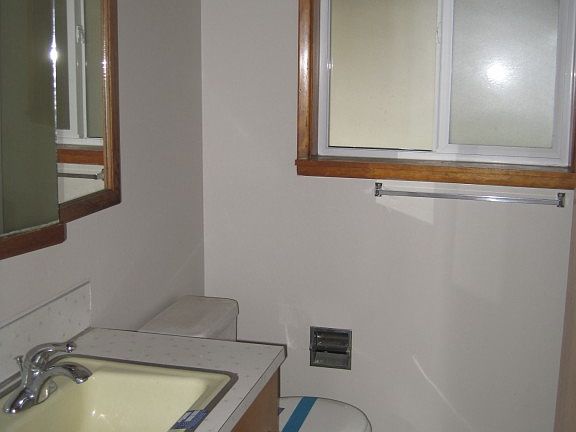 4th image of 712 E 55th St