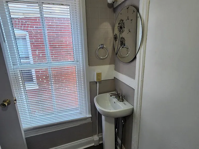 625 George St — Photo 23