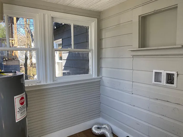 2035 Lyndon Ave — Photo 8