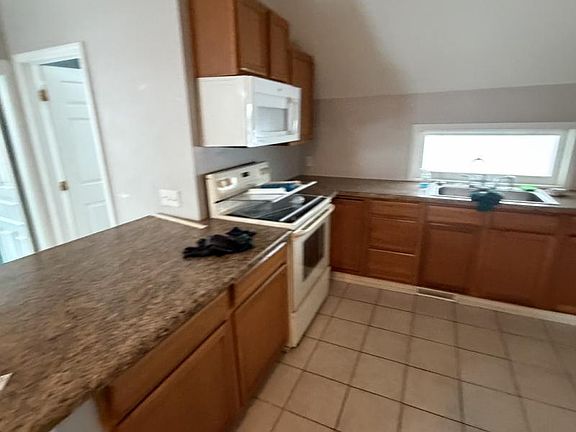 4th image of 209 E Woodworth St