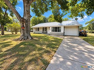 1119 N East St, Edna, TX 77957