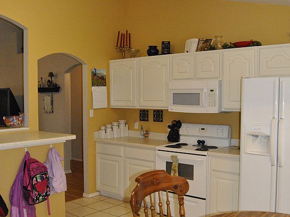 Eat-in Kitchen