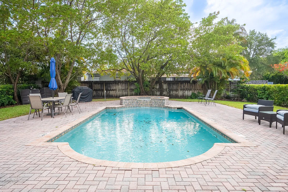 2 bed, 568 sqft, $2,200 — Photo 3