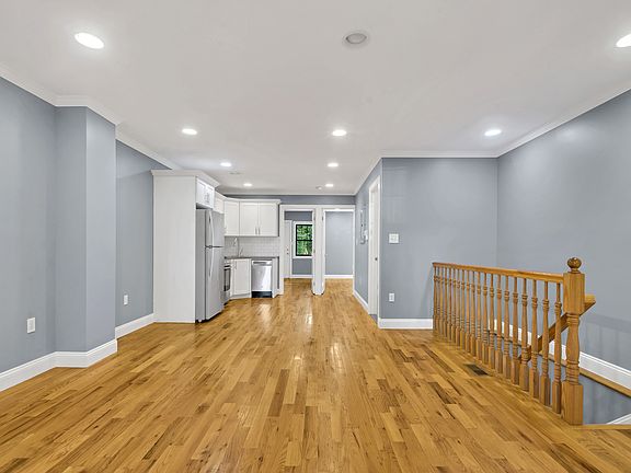 3rd image of 28 Roosevelt Pl #1