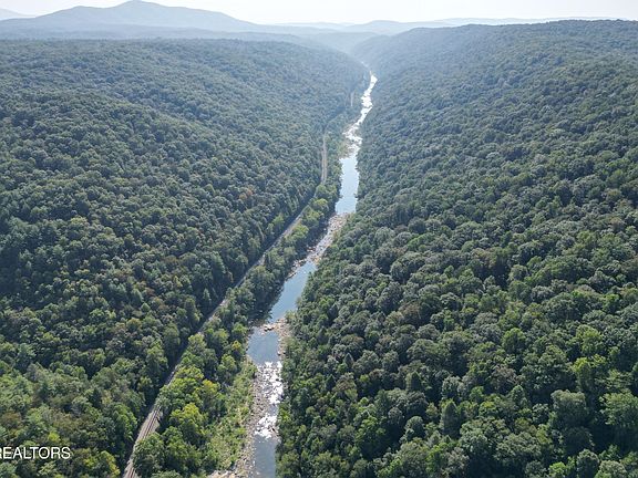 3rd image of 20 Cherokee Trail Rd
