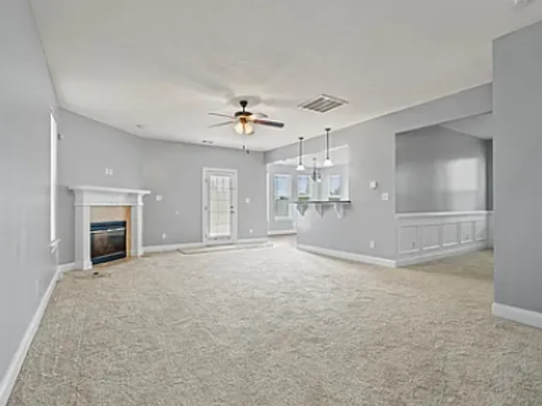 632 Dunrobin Ln — Photo 5