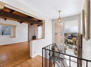 922 Canyon Blvd, North Vancouver, BC V7R2J8