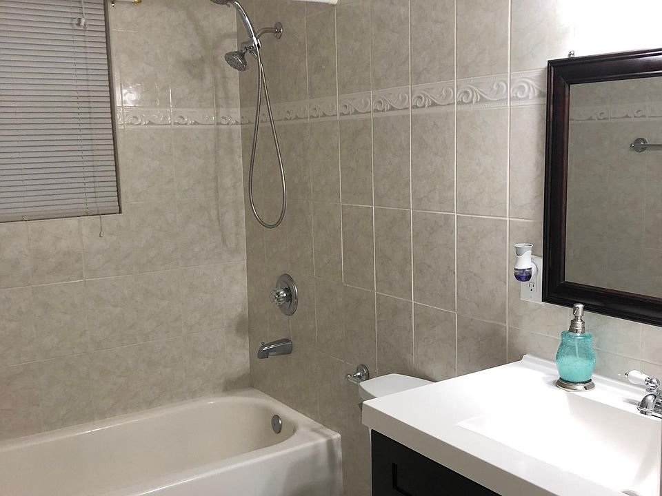 2nd image of 122 Ripley Pl