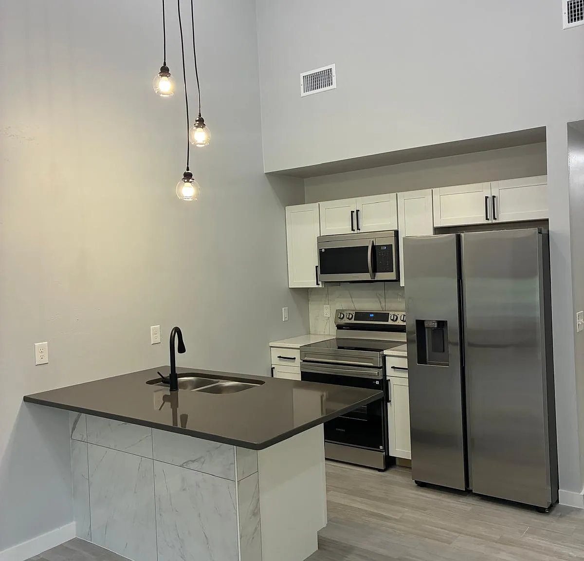 3 bed, 1200 sqft, $1,400 — Photo 1