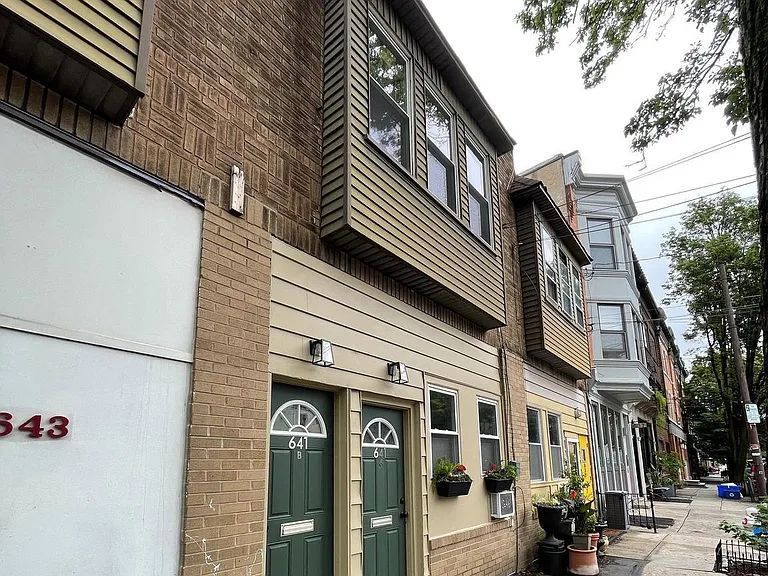 641 Bainbridge St #B — Photo 2
