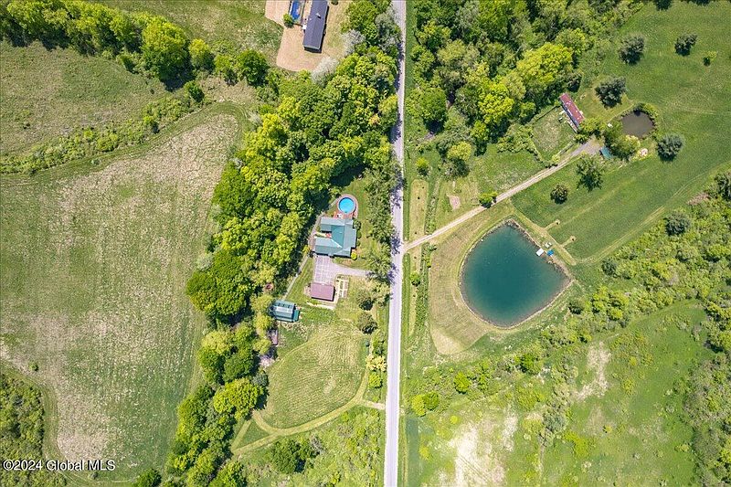 3rd image of 471 Lansing Road