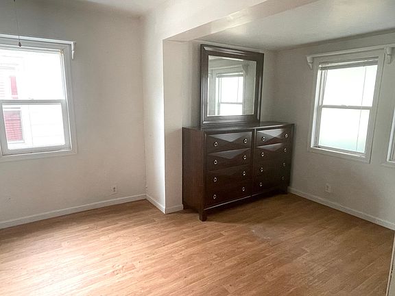 5th image of 835 11th St