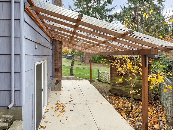 4th image of 14614 SE 19th Pl