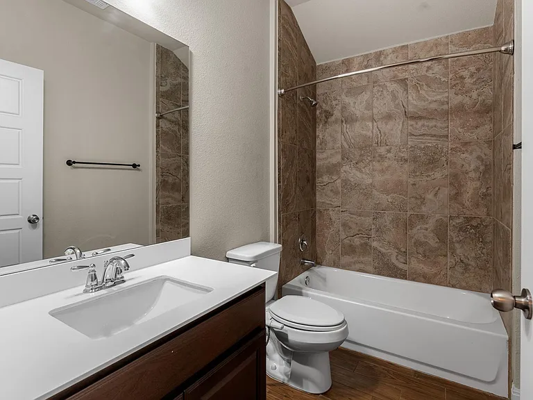 1104 Chad Dr — Photo 7