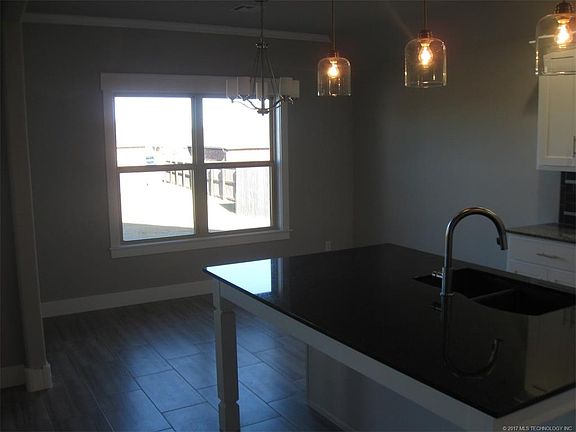 3rd image of 1108 W Missouri St