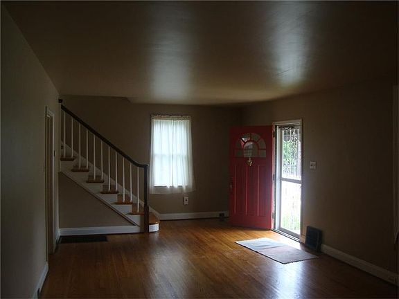 4th image of 314 Tremont Ave