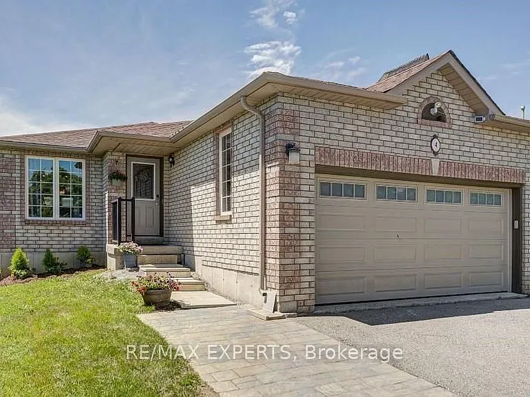 4 Ambler Bay #UPPER — Photo 1