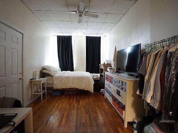 4th image of 728 Lorimer St APT 1L